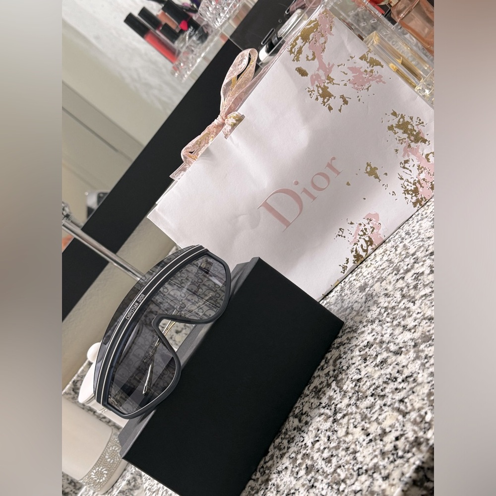 Dior
DiorClub M2U Mask Sunglasses